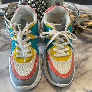 STEVE MADDEN SNEAKERS 🩷